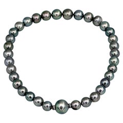 Modern 18 Karat Gold Diamond Graduated Tahitian Pearl Necklace 39.5cm