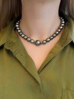 Modern 18 Karat Gold Diamond Graduated Tahitian Pearl Necklace 39.5cm