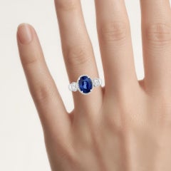 Blue Sapphire Ring With Diamonds 3.54 Carats 18K White Gold