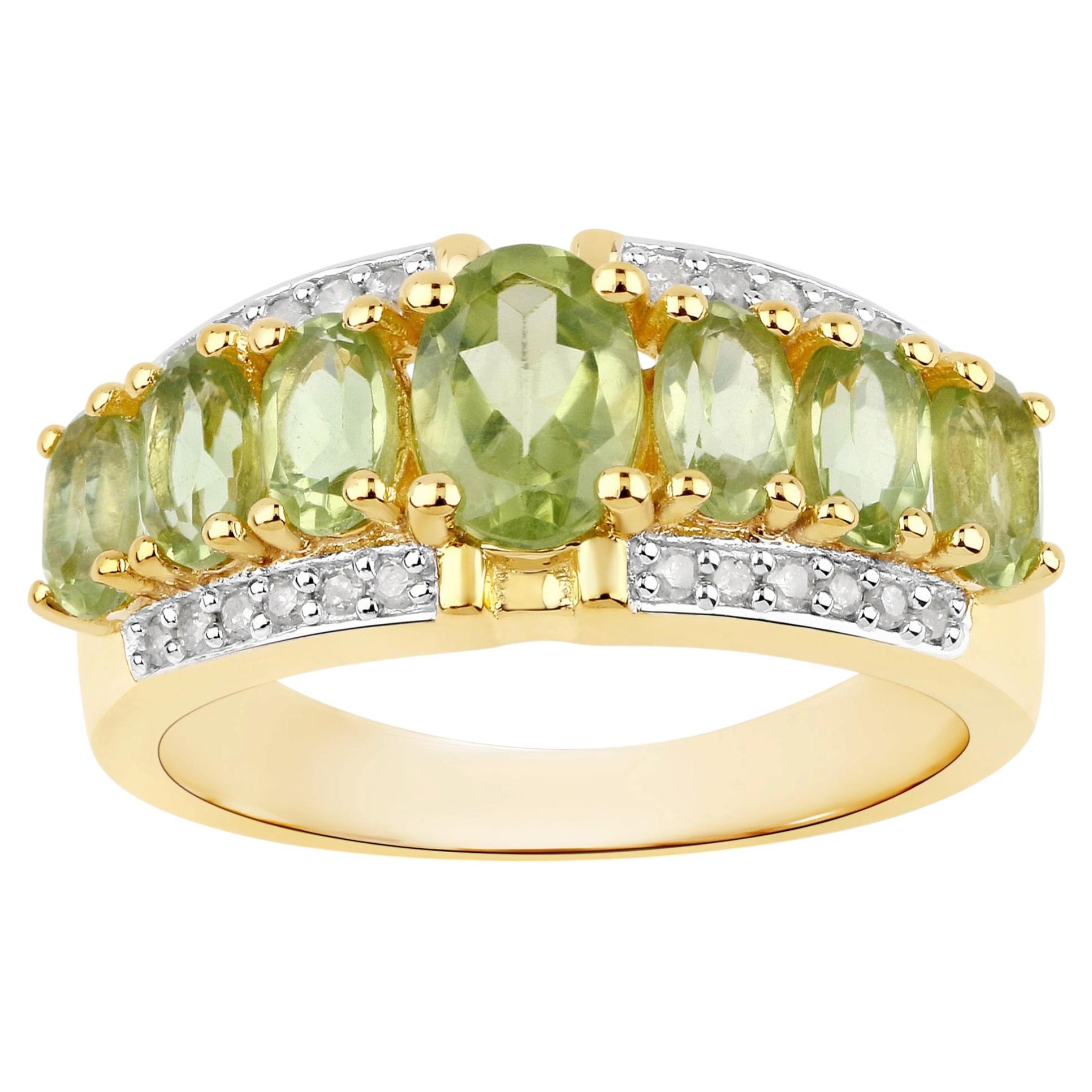 Bague en péridot sertie de diamants (2,28 carats), en argent plaqué or en vente
