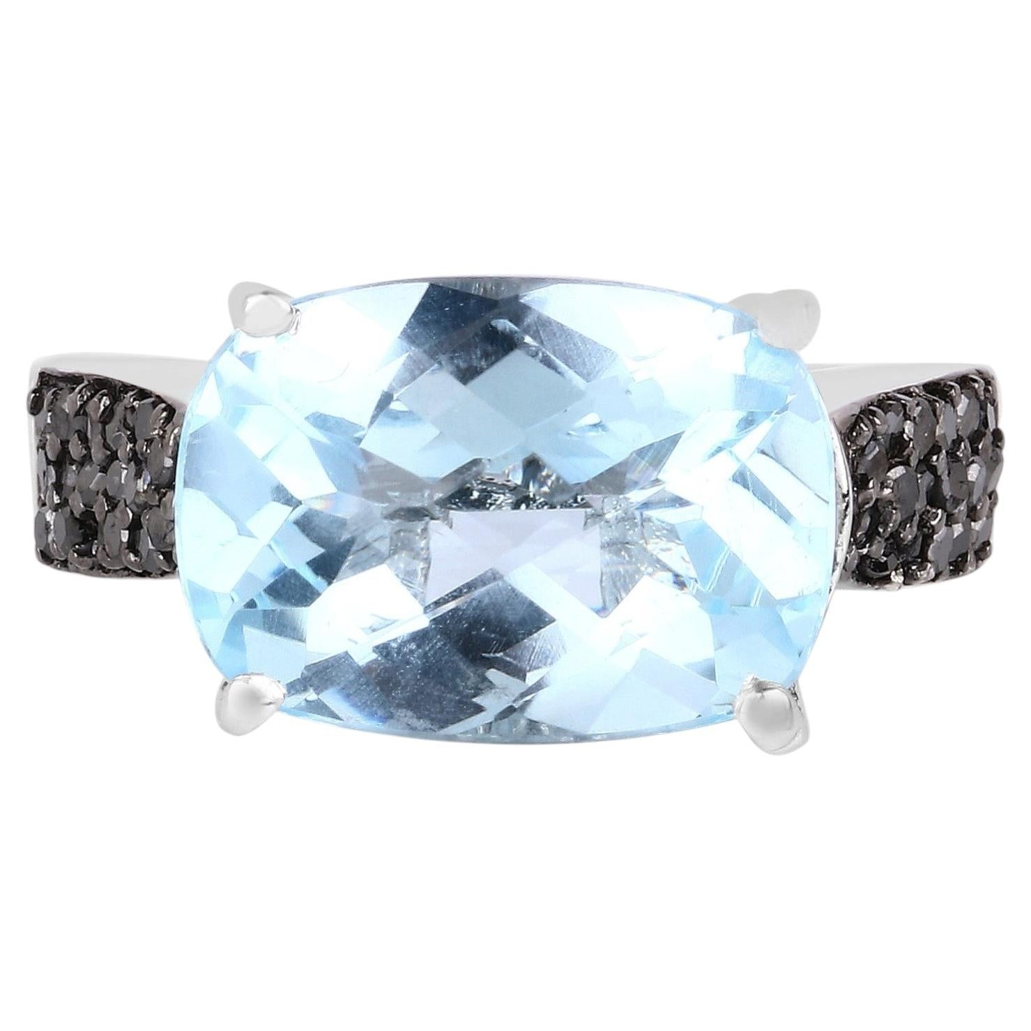 Ring mit Schweizer blauem Topas und schwarzen Diamanten (3.94 Karat), Sterlingsilber