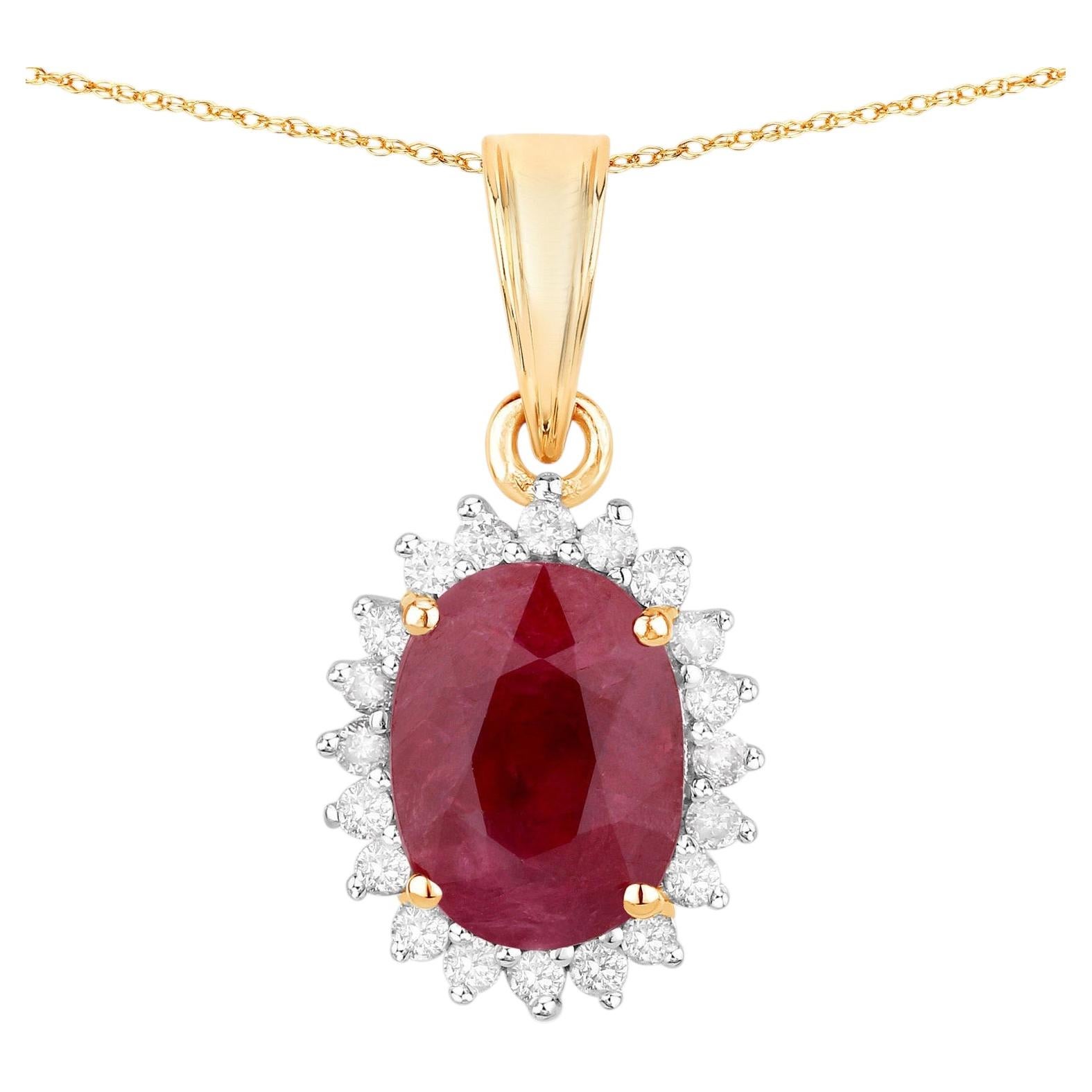 Colgante de rubí con diamantes de 1,56 quilates, en oro amarillo de 10K en venta