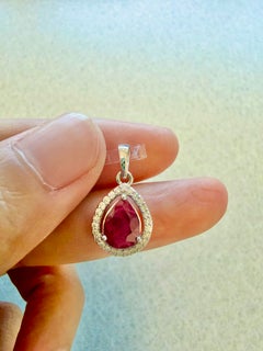 Pendentif en rubis serti de diamants (1,58 carats), en or blanc 14 carats