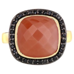 Anello con pietra di luna color pesca e spinello nero, 6.7 carati, argento placcato oro