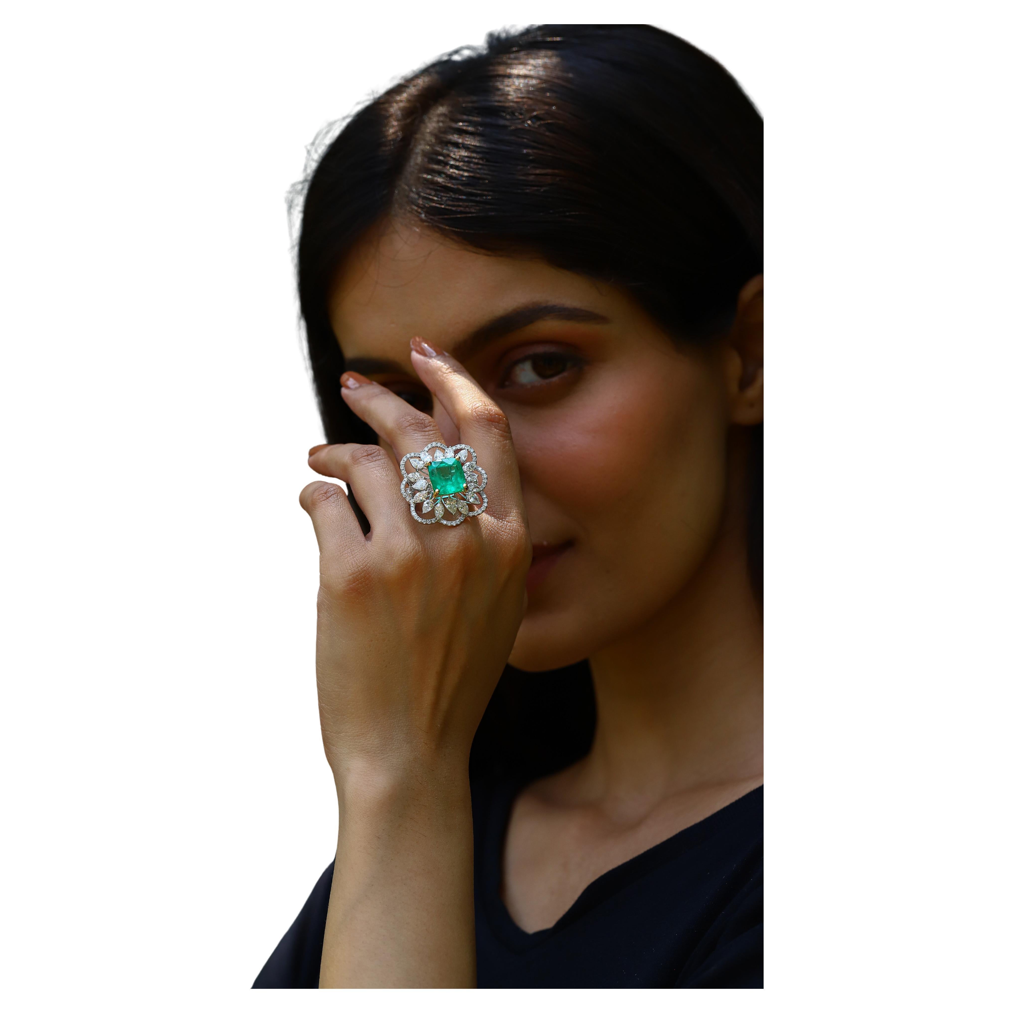 Natural zambian Emerald Ring with Diamond in 18k Gold