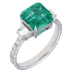 Natural emerald diamond ring in 18k gold