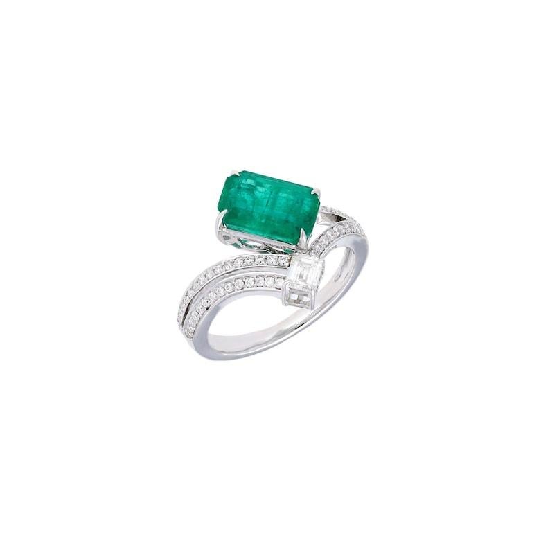 DETAILS ZUM PRODUKT -

===============

➡️GEMSTONE DETAILS :

❋ Edelstein : Smaragd
❋ Edelstein Gewicht : 2.28 Karat
❋ Größe des Edelsteins: ca. 9X7 MM
❋ Edelsteinform : Smaragdschliff
❋ Edelstein-Typ : Natürlich


➡️DIAMOND DETAILS :
❋ Gewicht des