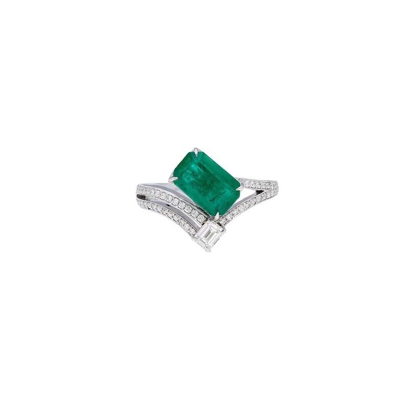 2,28 Karat strahlender natürlicher Smaragd-Diamantring / 18k massiver Weißgoldring (Smaragdschliff) im Angebot
