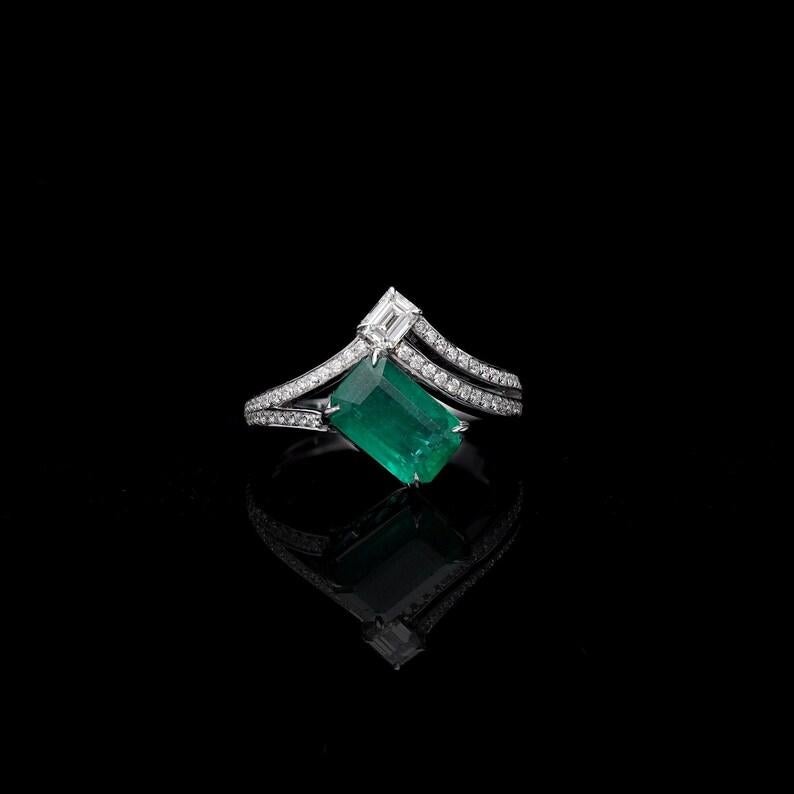 2,28 Karat strahlender natürlicher Smaragd-Diamantring / 18k massiver Weißgoldring im Zustand „Neu“ im Angebot in jaipur, IN