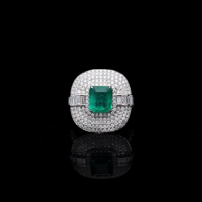 2.3 Karat strahlender natürlicher Diamantring mit Smaragdschliff / 18k massiver Weißgoldschmuck im Zustand „Neu“ im Angebot in jaipur, IN