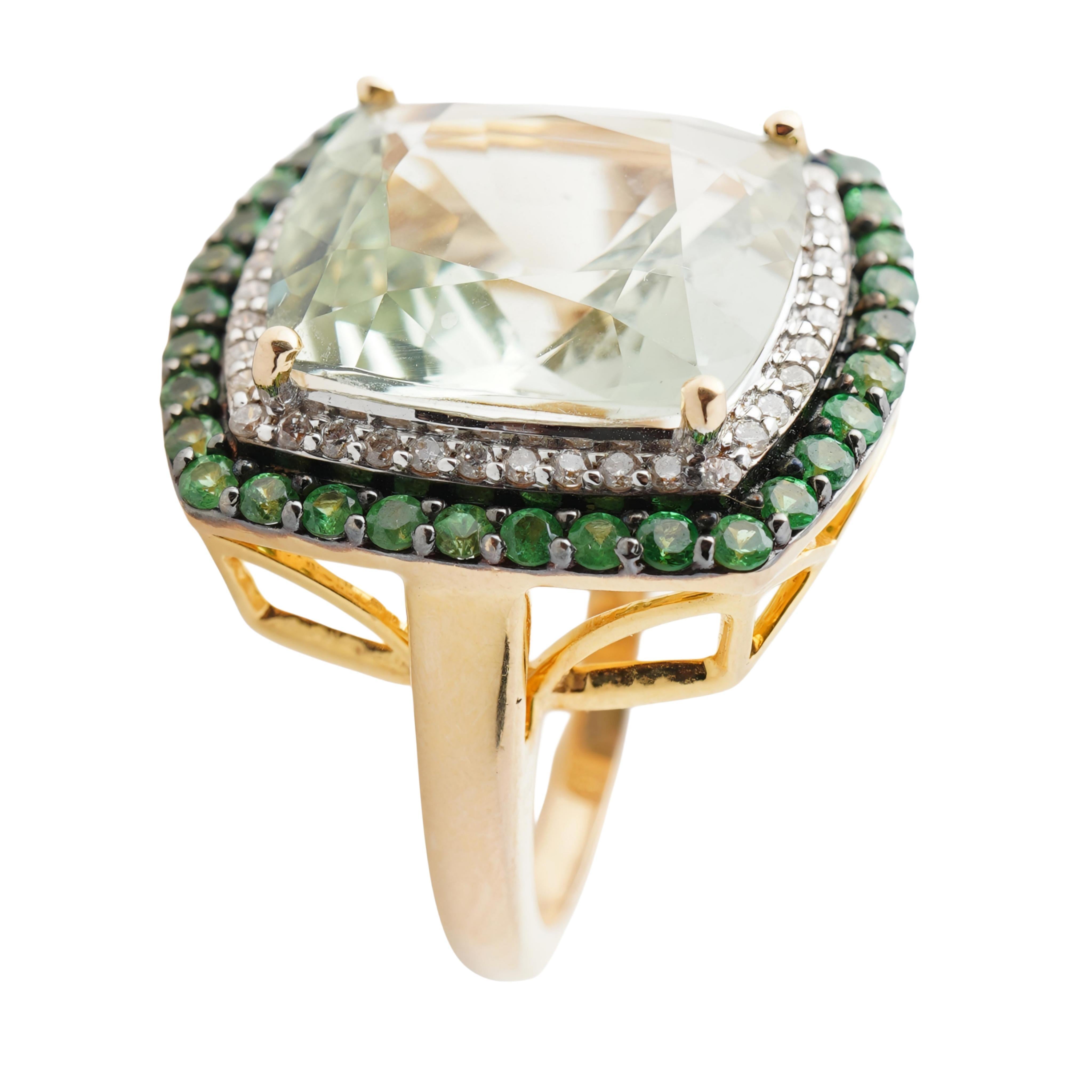 GW= 6.99gm
NW= 5.362gm
diamant= 0.26cts
améthyste = 7,08cts
savrorite = 0,80cts
Suivez-nous sur Instagram (divinejewellerylounge)
CODE= Z