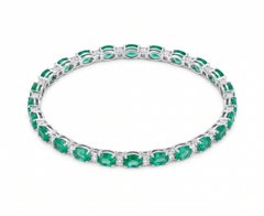 Tennisarmband aus 14-karätigem Gold mit einem natürlichen Smaragd (9,56 Karat) und Diamanten (0,65 Karat)
