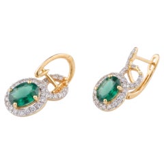 Orecchini di design in oro 18 carati con smeraldo e diamanti a corona, 2,45 ct e 0,81 ct