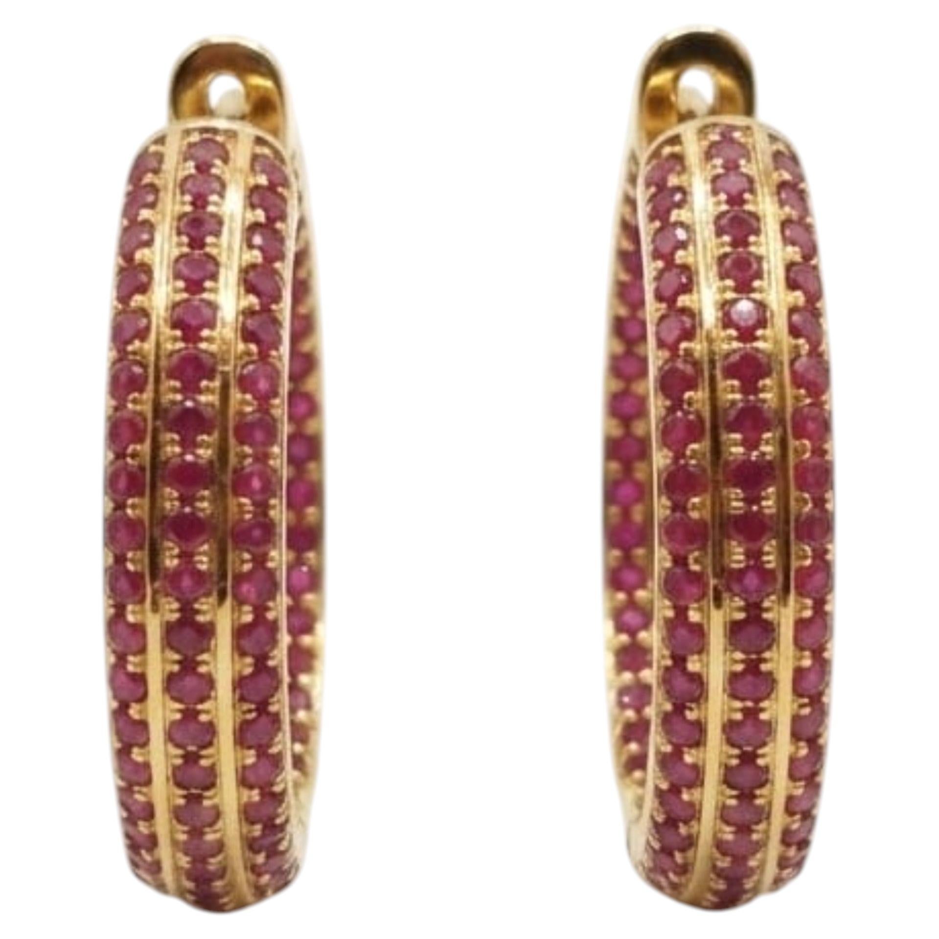 Boucles d'oreilles clous en or 18 carats naturel avec rubis de 1,51 ct, une élégance intemporelle