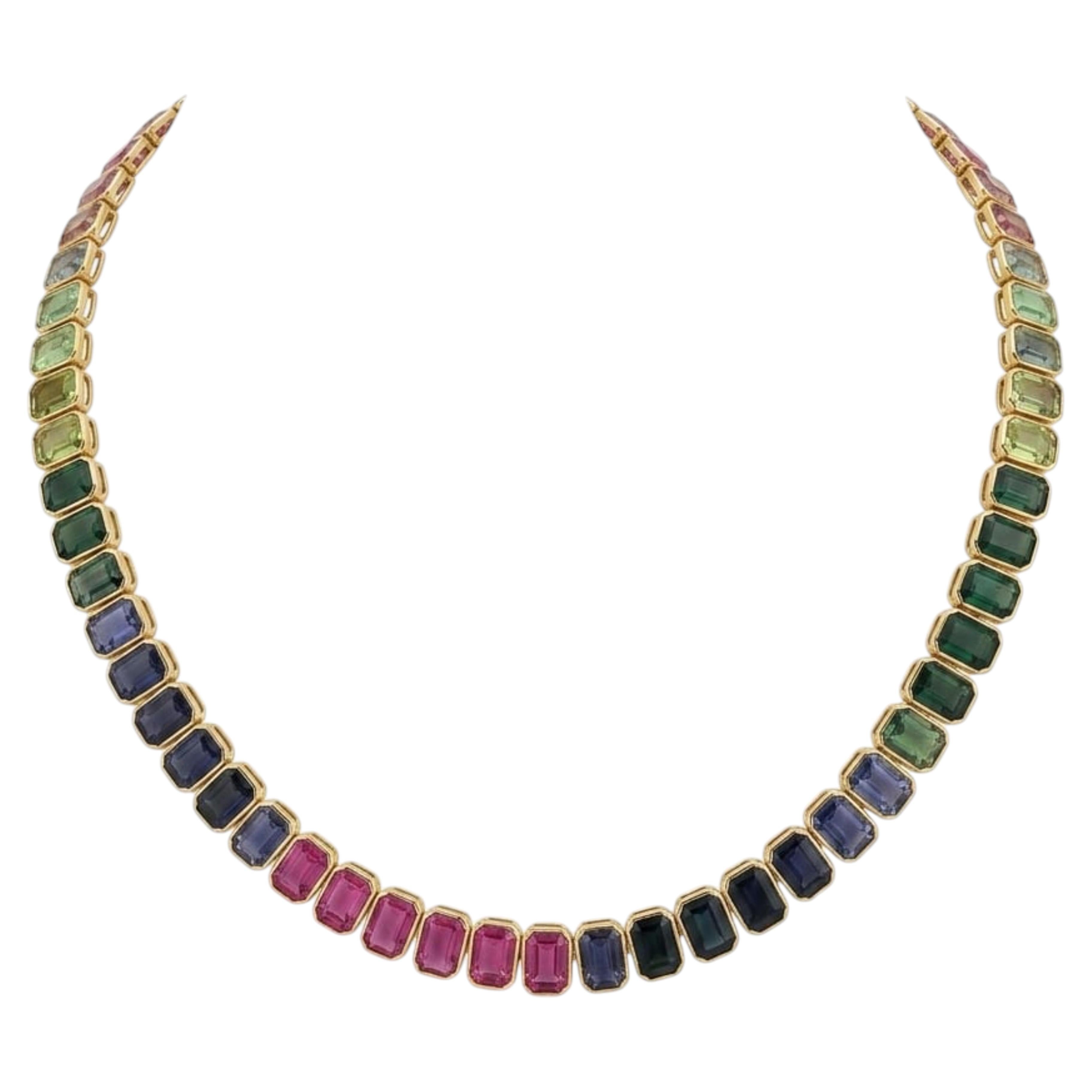 Elegante Halskette aus 18-karätigem Gold mit einem Multisaphir von 74,67 Karat, neues Design im Angebot