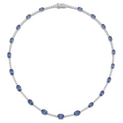Collar de oro de 18 quilates con un zafiro azul de 13,10 quilates y diamantes de 1,17 quilates