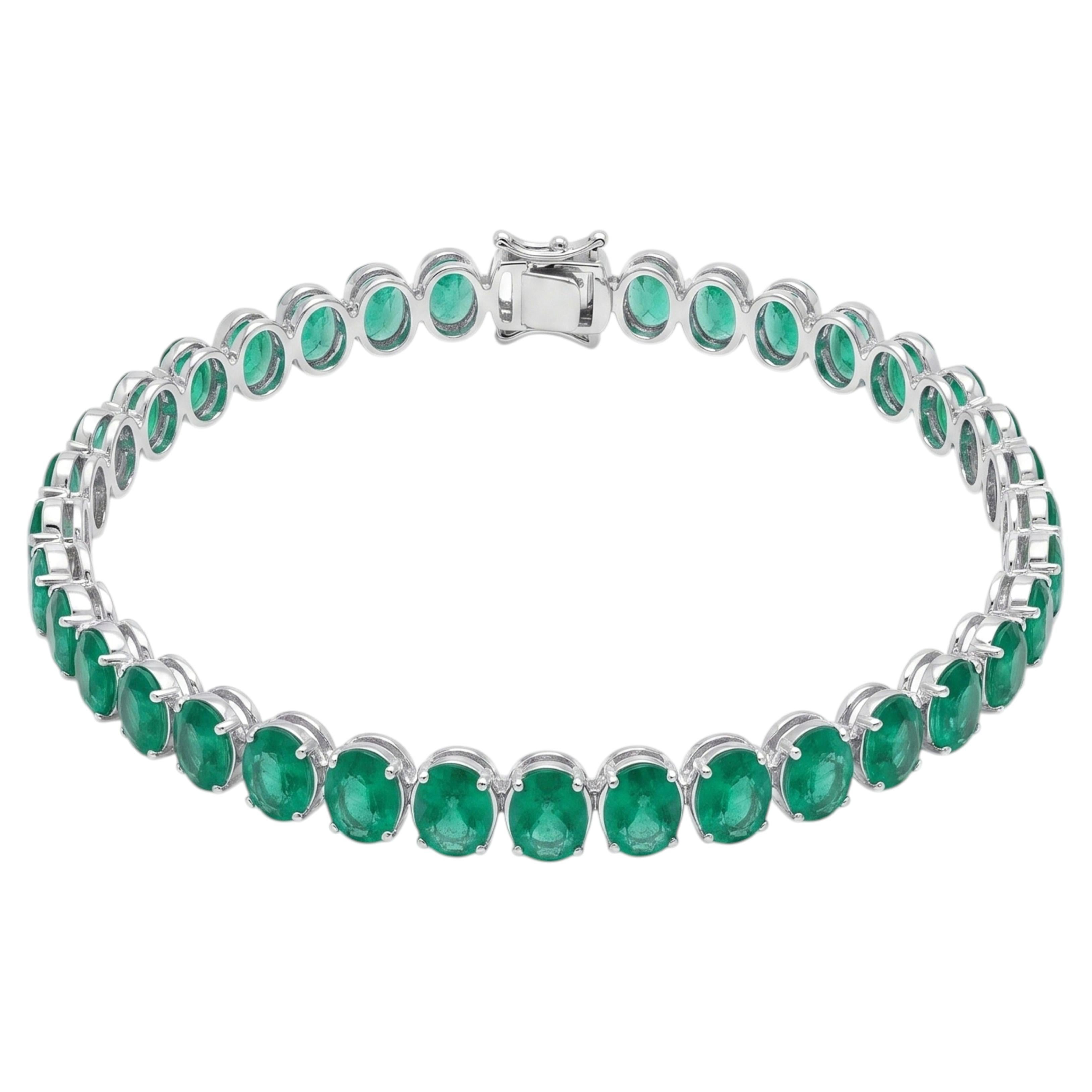 Natural 18K Gold Emerald Bracelet, 16.15ct For Sale