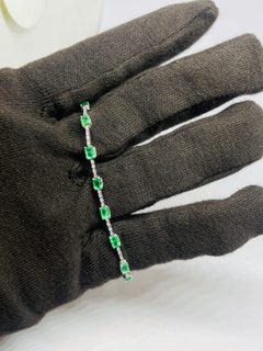 Elegant 18K Gold Emerald 3.22ct & Diamond 0.39ct Bracelet, New