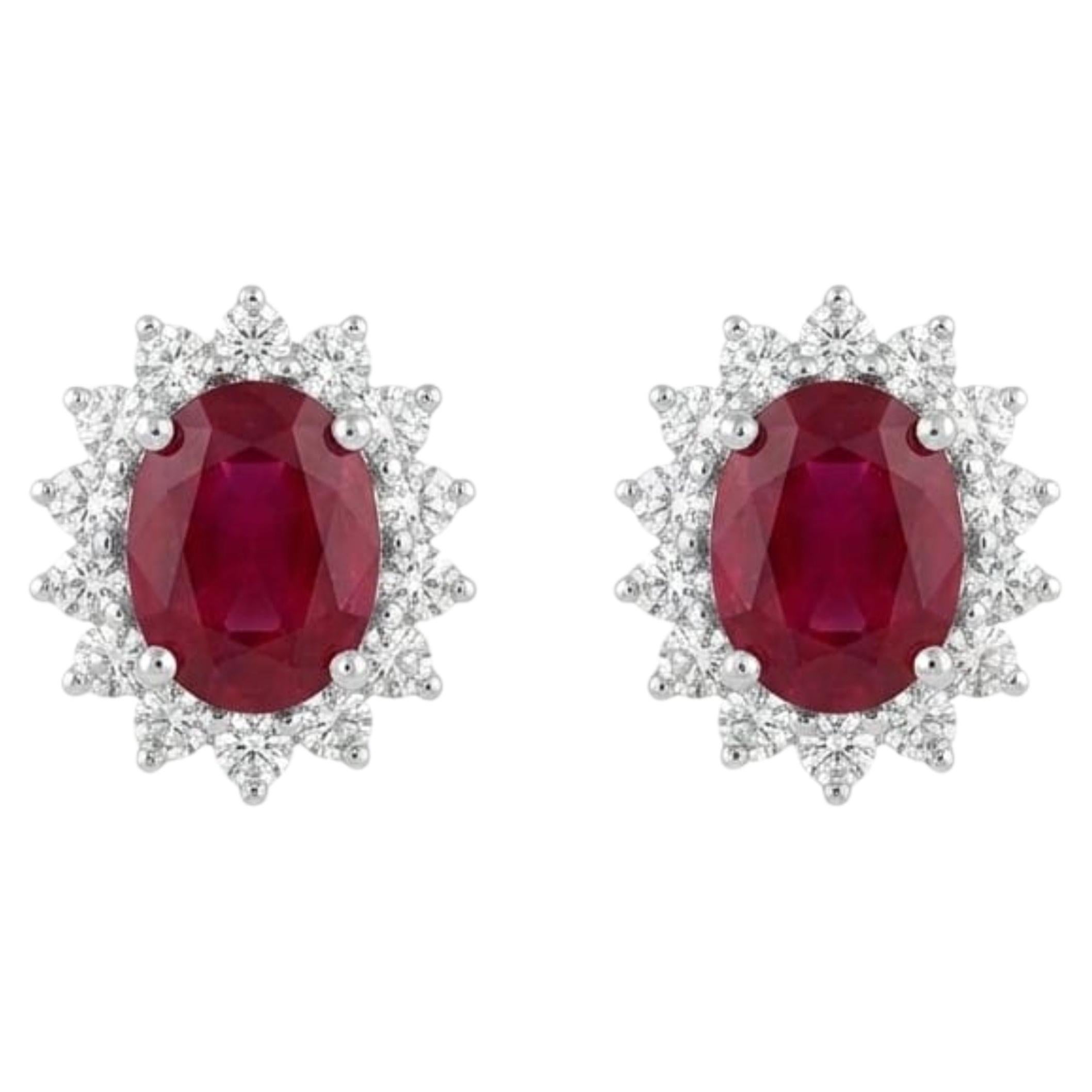 Orecchini a bottone in oro 18 carati naturale con diamante da 0,59 ct e rubino in vendita