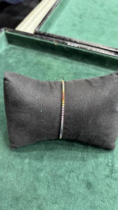 Bracciale in oro 18 carati naturale, con zaffiri assortiti da 0,83 carati