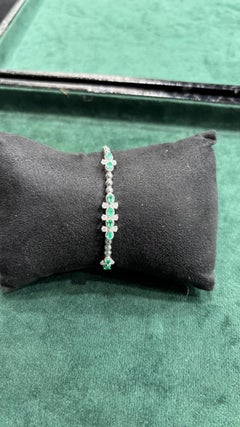 Elegante bracciale in oro 18 carati con smeraldi e diamanti, 1,13 ct e 0,67 ct