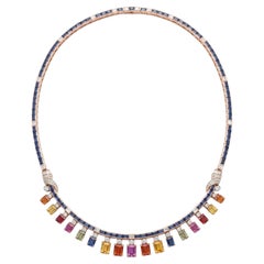 Elegante collar de oro de 18 quilates con zafiros de distintos colores que suman 33,15 quilates y diamantes de 3,56 quilates