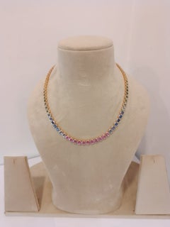 Elegante collar de oro de 18 quilates con zafiros de distintos colores que suman 41,41 quilates, nuevo diseño
