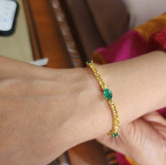Pulsera tipo tenis nueva de oro de 18 quilates con un zafiro amarillo de 6 quilates y una esmeralda de 2,6 quilates
