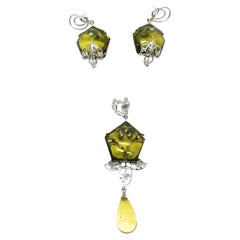 18K White Gold Diamond and Semi Stone Pendant Set, 27.30ct & 0.20ct