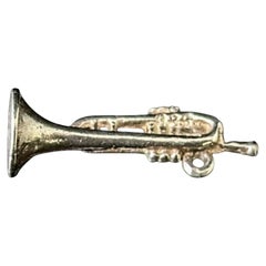 Vintage-Anhänger in Form einer Trompete aus Sterlingsilber, zierlich