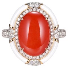 Anillo de oro amarillo de 18 quilates con esmalte de diamantes y coral salmón de 6,9 quilates