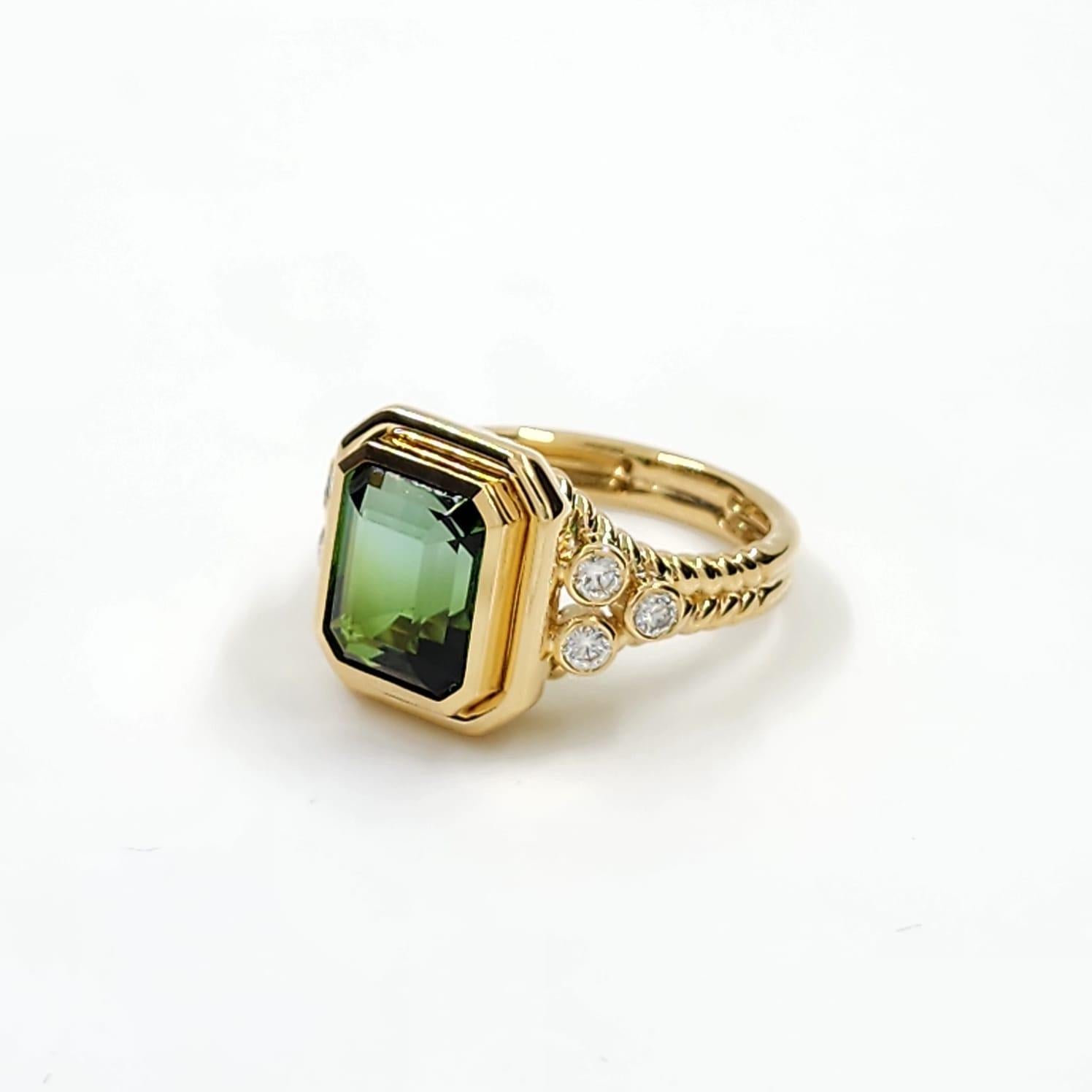 Bague cocktail en or jaune 18 carats avec tourmaline verte de 3,55 carats en vente 2
