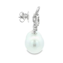 Superbes boucles d'oreilles pendantes en or 14 carats, ornées d'une perle des mers du Sud de 13,5 mm et de diamants
