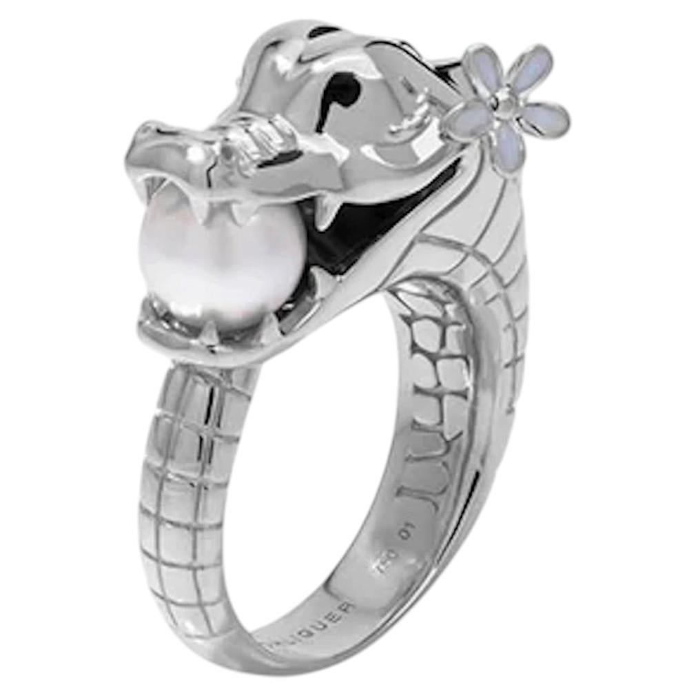 For Sale:  Croco Ring with Akoya Pearl in 18ct White Gold with enamel flower by Ohliguer