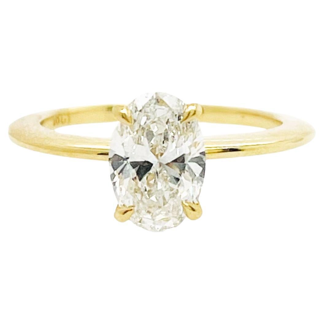 Im Angebot: 1 Karat Ovalschliff Diamant Solitär Verlobungsring aus 18 Karat Gelbgold () 2