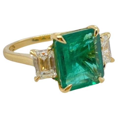 For Sale:  Custom made 3.50ct Emerald and diamond Trilogy style ring in 18ct yellow gold