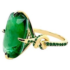 12.68ct Cushion Cut Emerald Forget Me Knot ring in 18ct yellow gold