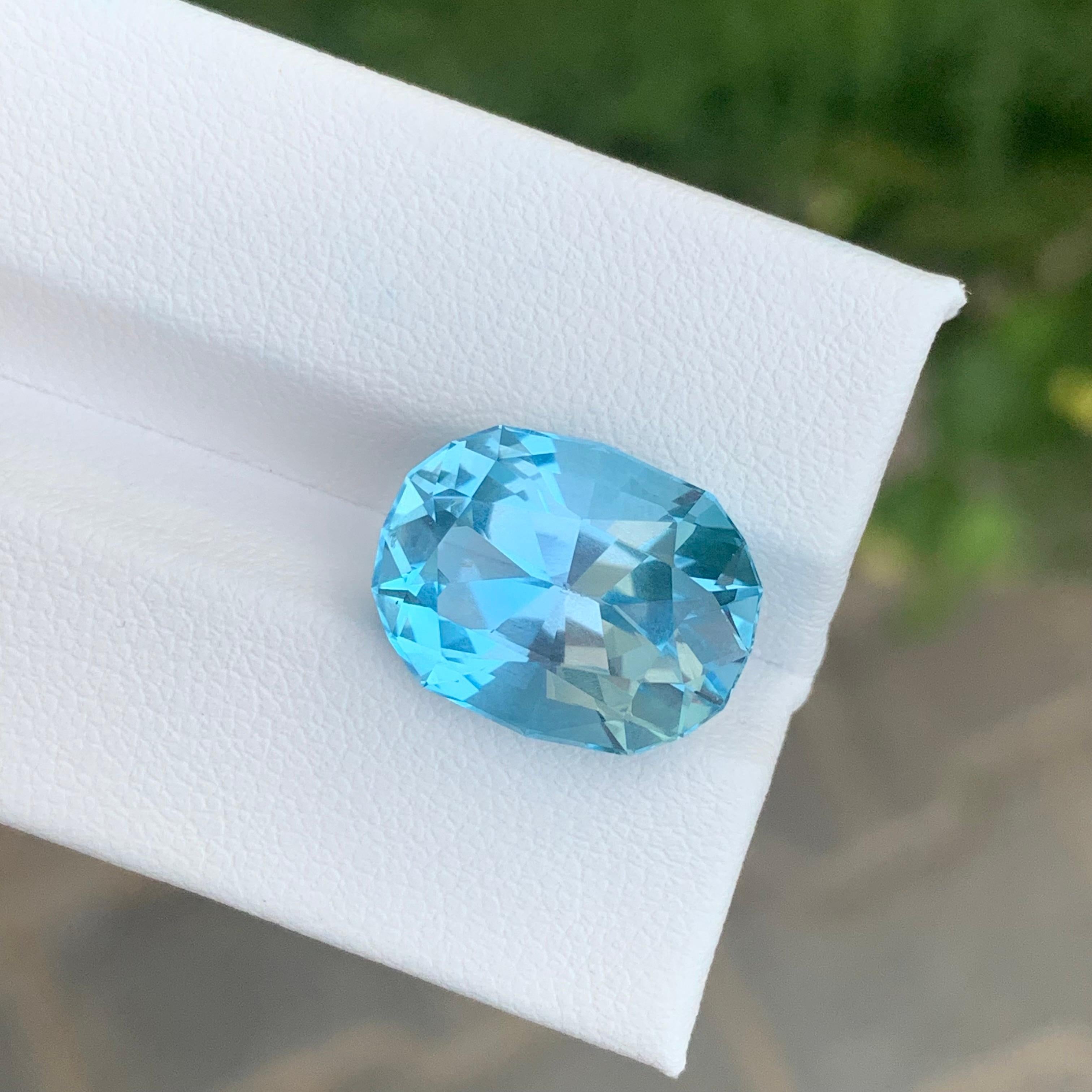 12,85 Carati Topazio Blu Sfaccettato Forma Ovale in vendita 1