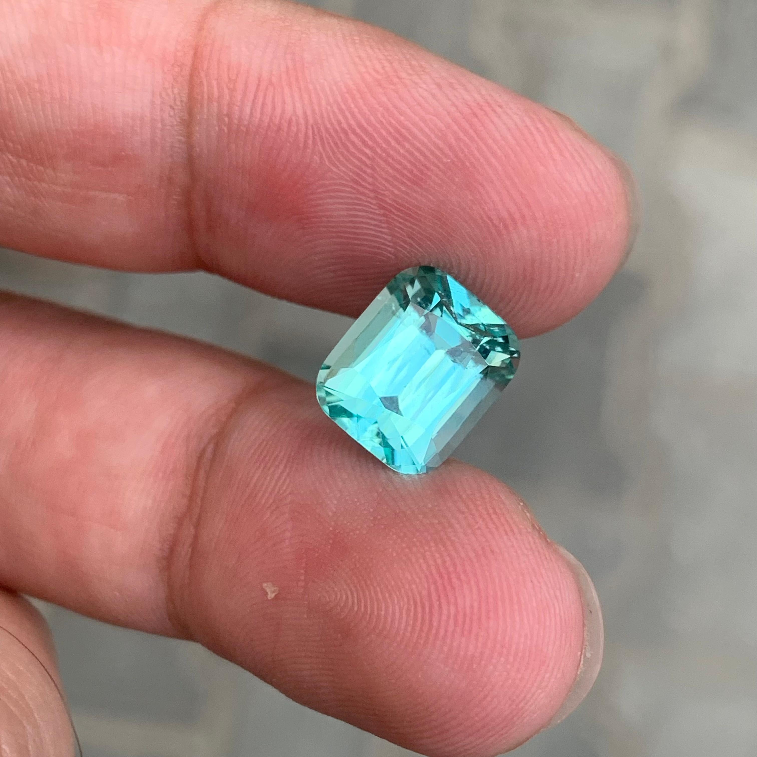 Arts and Crafts 4,75 carati di tormalina blu mare naturale non trattata a forma di cuscino in vendita