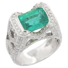 18K White Gold Emerald Diamond Cocktail Ring