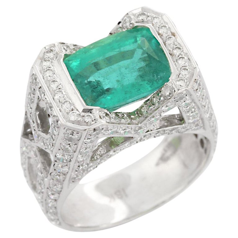 18K White Gold Emerald Diamond Cocktail Ring