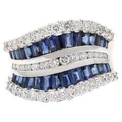 Bague cocktail en or blanc 14 carats avec saphir bleu de 2,65 carats et diamants