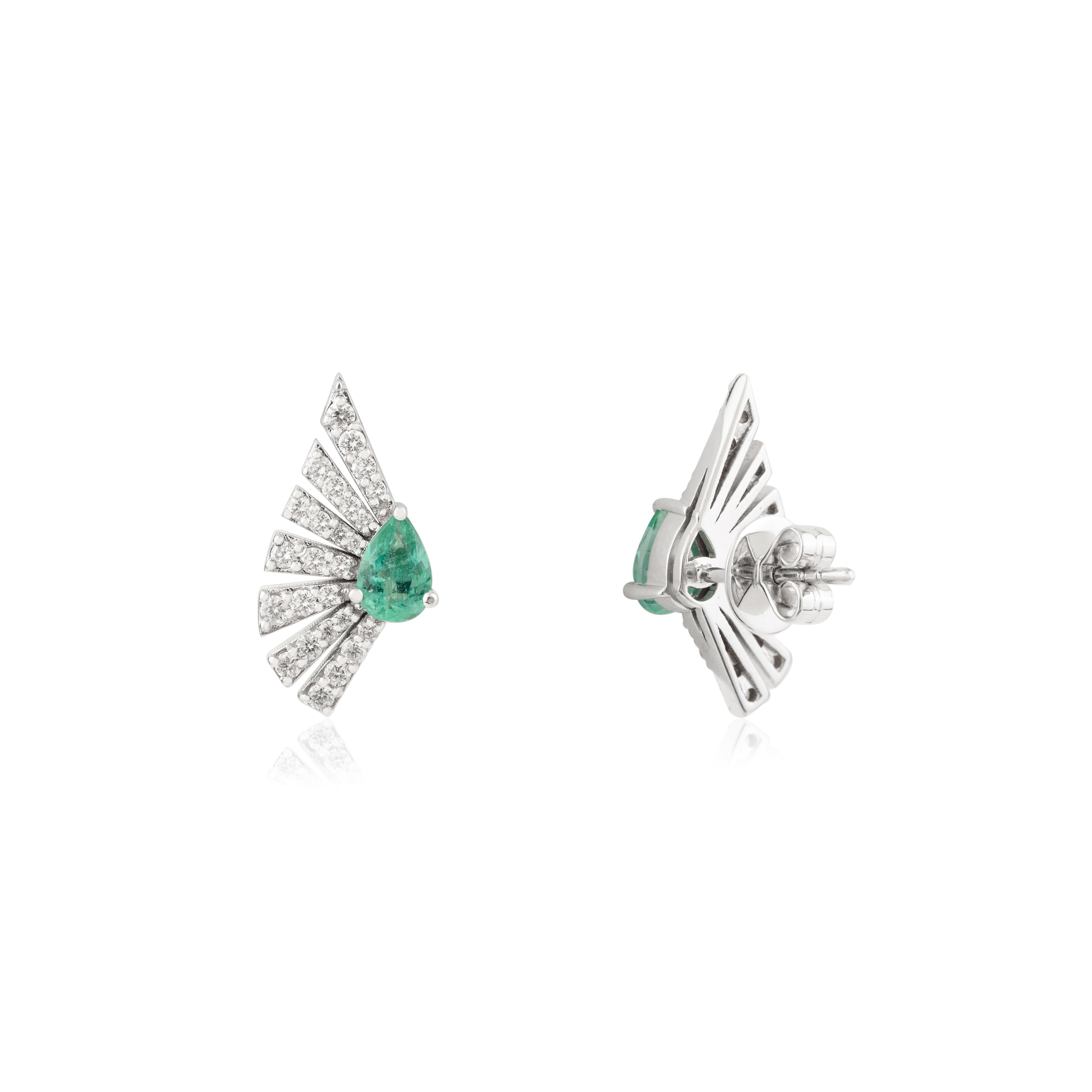 Art nouveau Boucles d'oreilles en forme d'éventail en or blanc 14k avec émeraudes et diamants taille poire uniques en vente