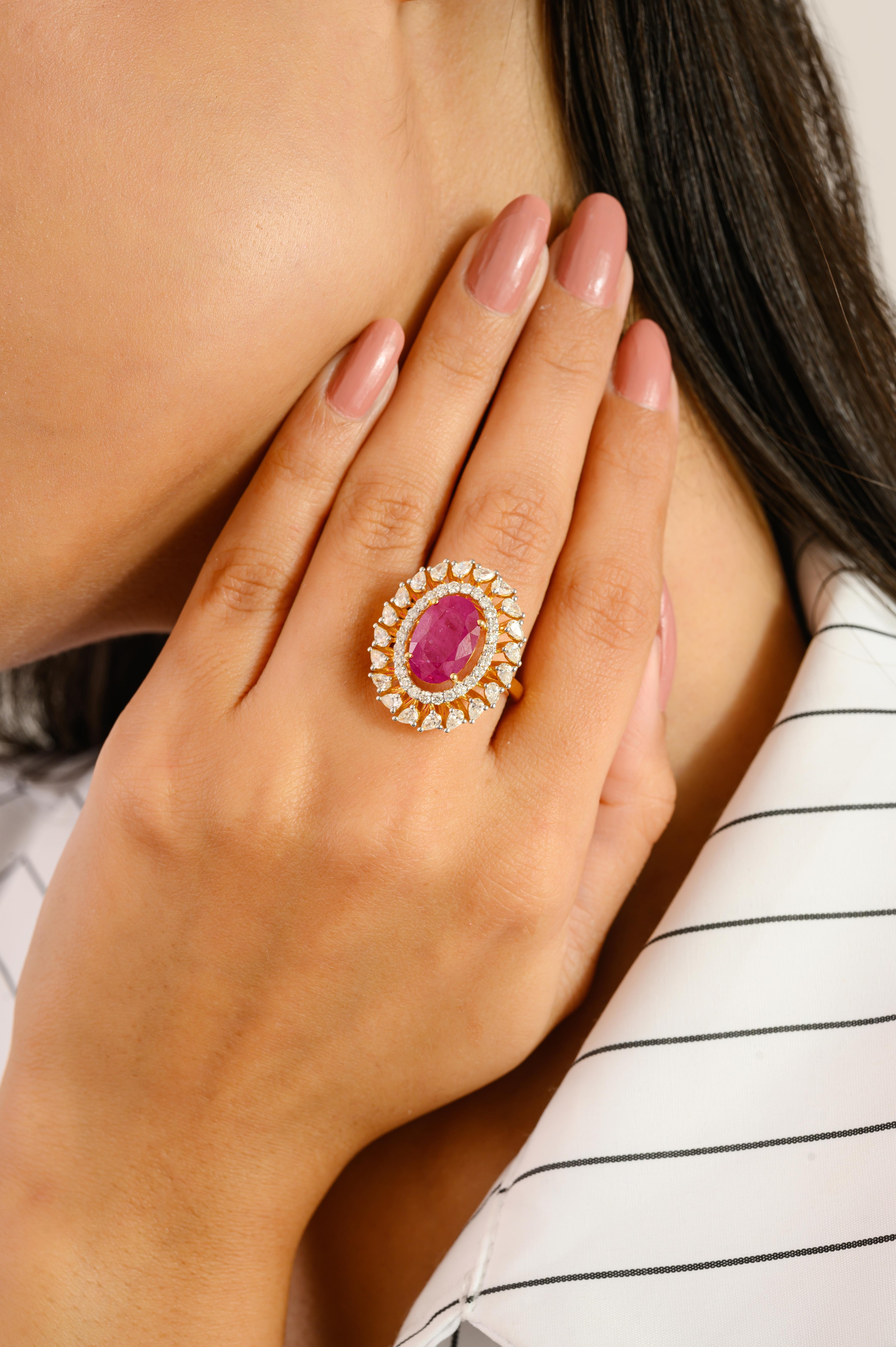 in vendita:  Anello nuziale di lusso in oro giallo 14k con rubino taglio ovale e diamante a raggiera 4