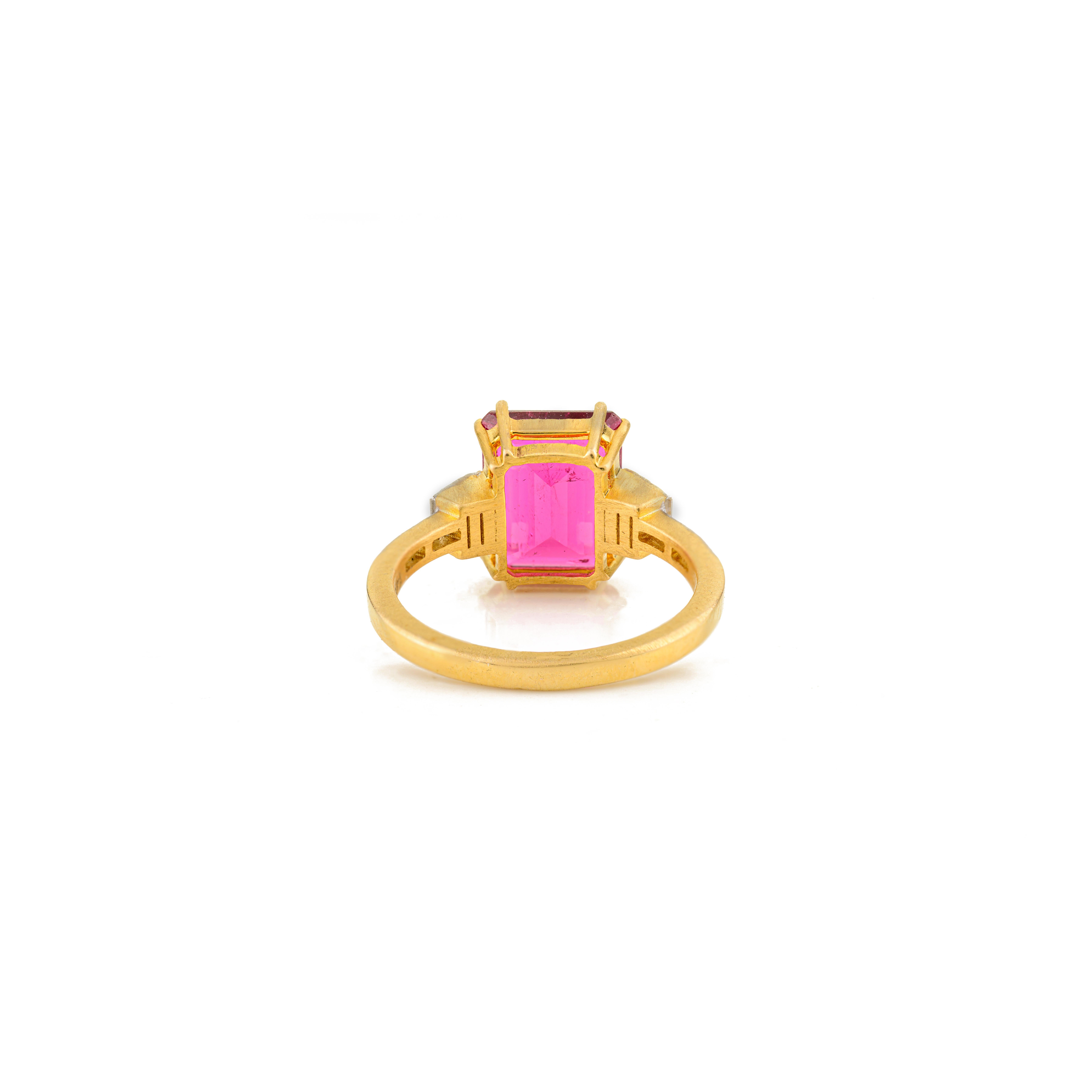 En vente :  4.30CT Art Deco Style Ruby and Baguette Diamond Cocktail Ring in 14k Yellow Gold (Bague cocktail rubis et diamant baguette en or jaune 14k) 3