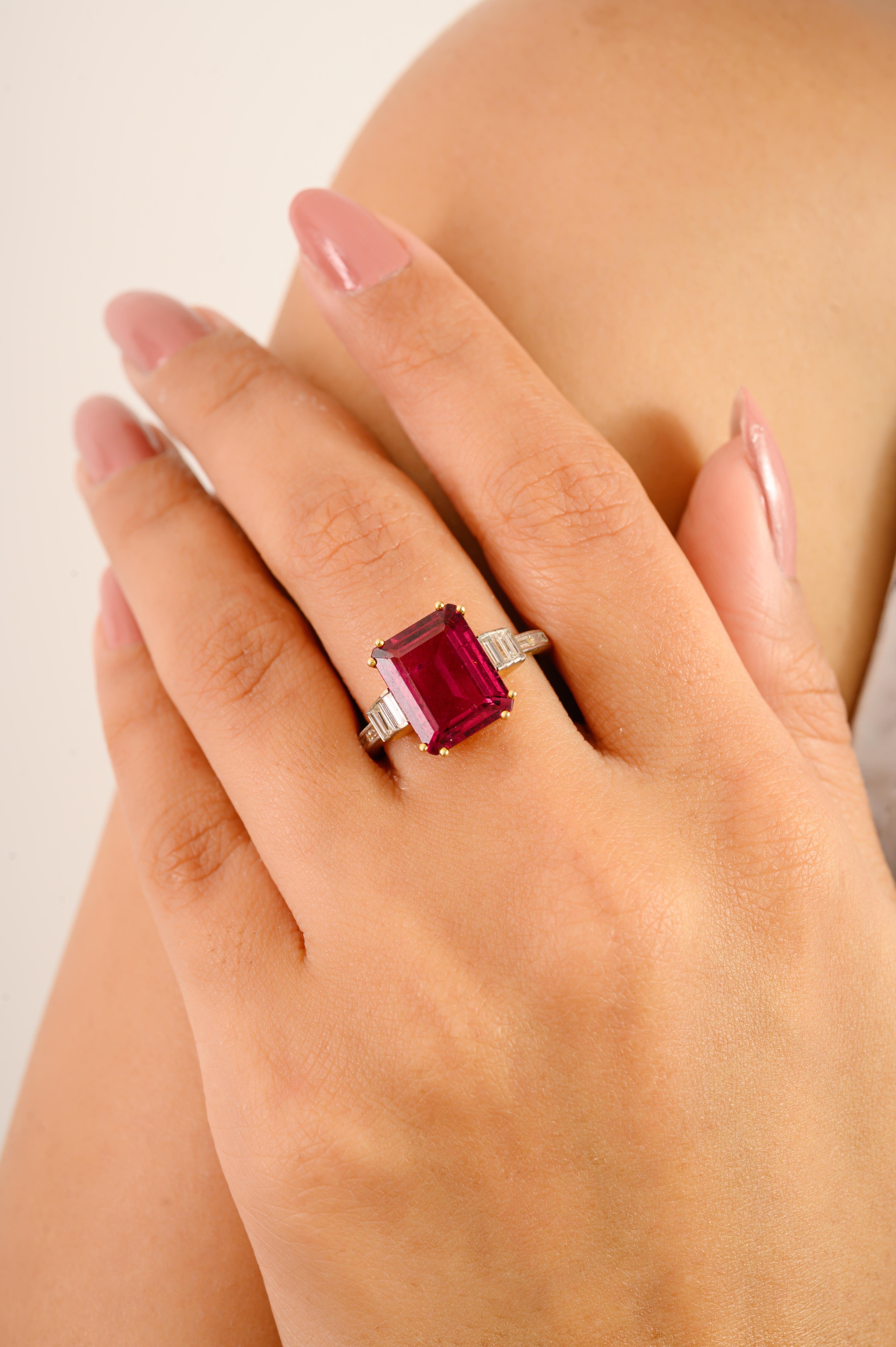 En vente :  4.30CT Art Deco Style Ruby and Baguette Diamond Cocktail Ring in 14k Yellow Gold (Bague cocktail rubis et diamant baguette en or jaune 14k) 6