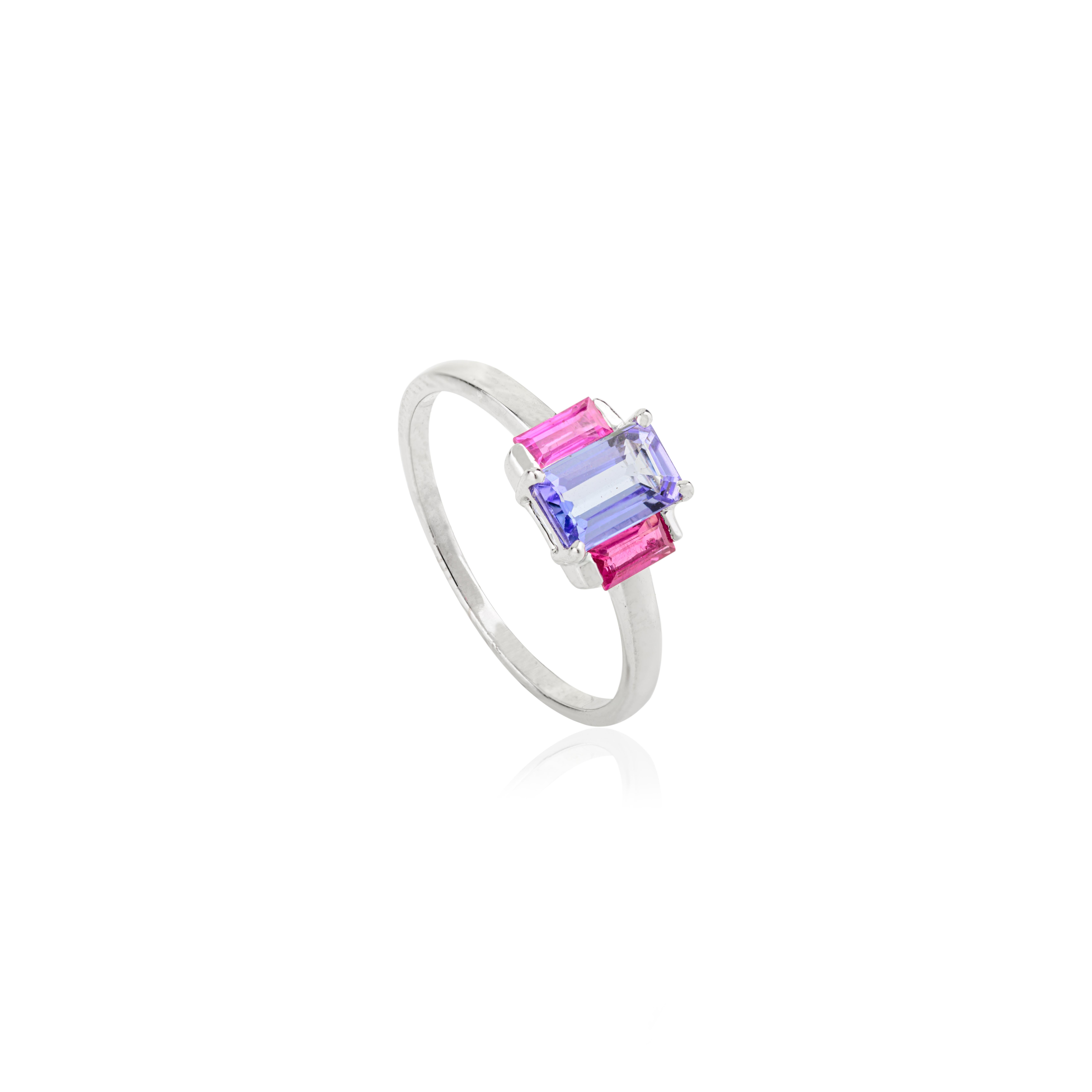 in vendita:  Anello con tre pietre di rubino e tanzanite Gioielli da donna per tutti i giorni in oro bianco 14K 3
