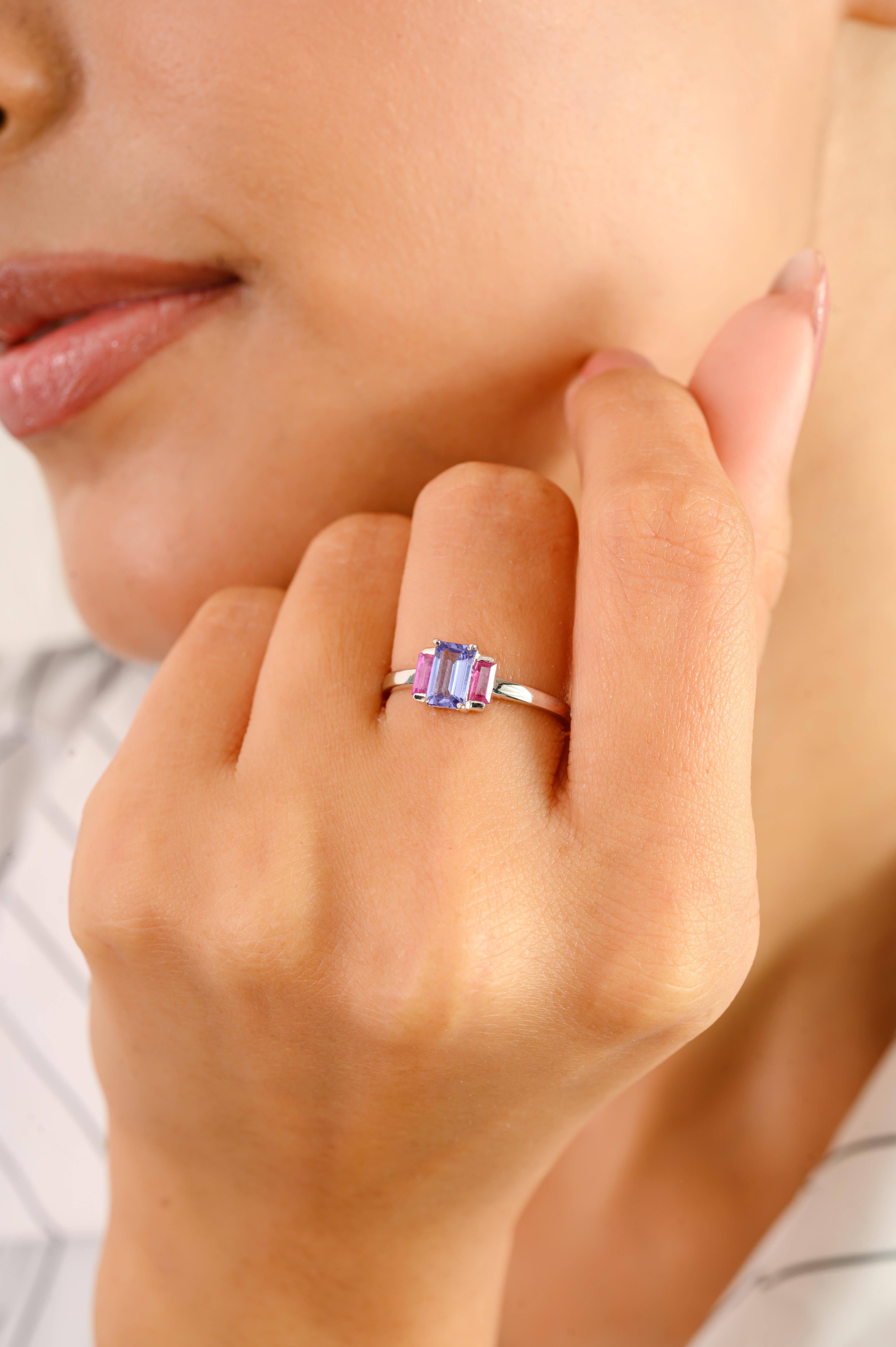 in vendita:  Anello con tre pietre di rubino e tanzanite Gioielli da donna per tutti i giorni in oro bianco 14K 4