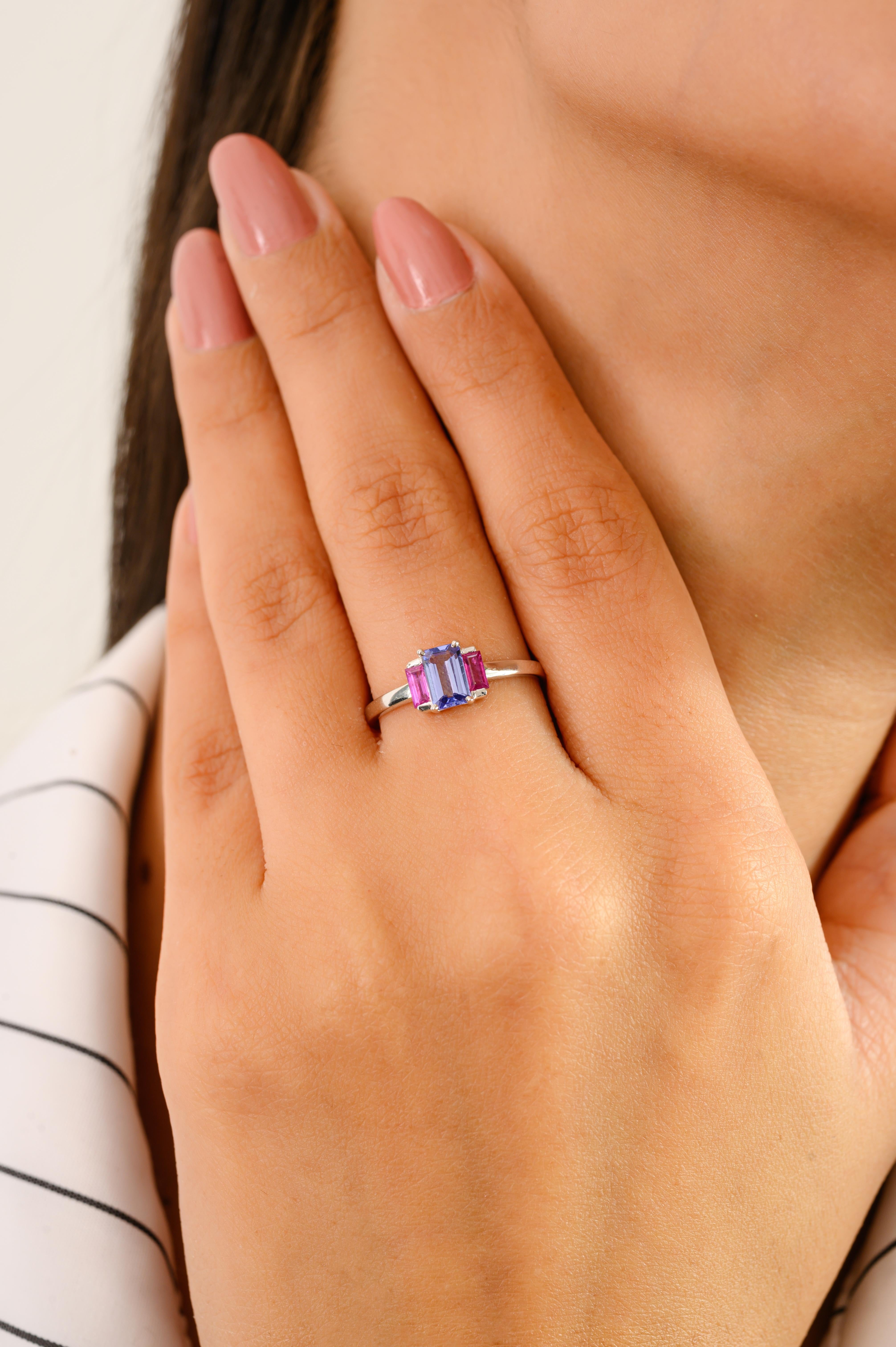 in vendita:  Anello con tre pietre di rubino e tanzanite Gioielli da donna per tutti i giorni in oro bianco 14K 6