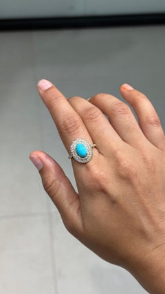 Anello con diamanti a doppio halo e cabochon ovale di turchese da 1,43 carati in oro giallo 14K